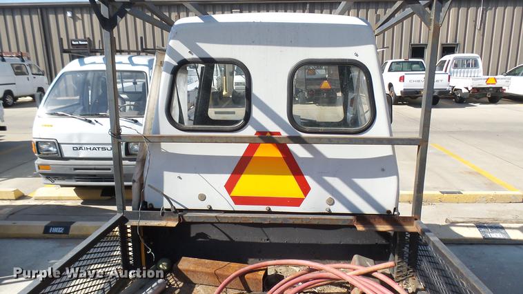 image for item DV9009 1989 Cushman utility vehicle