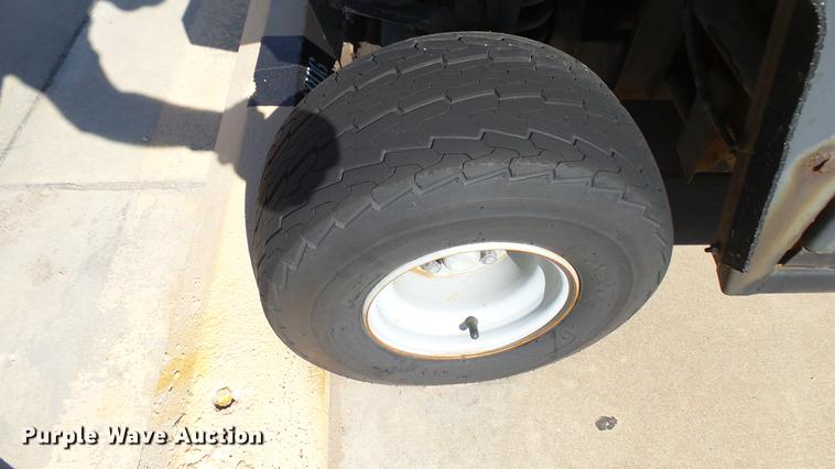 image for item DV9009 1989 Cushman utility vehicle