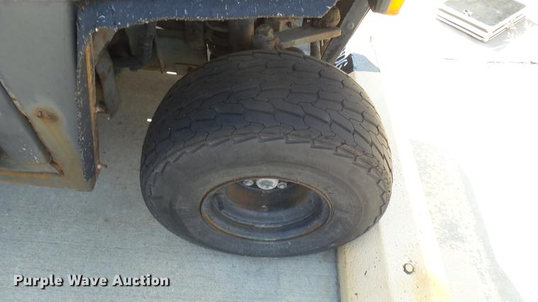 image for item DV9009 1989 Cushman utility vehicle