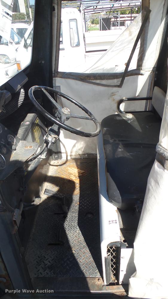 image for item DV9010 1988 Cushman utility vehicle