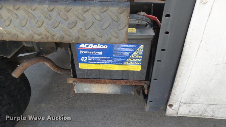 image for item DV9010 1988 Cushman utility vehicle