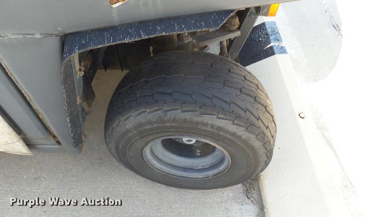 image for item DV9010 1988 Cushman utility vehicle