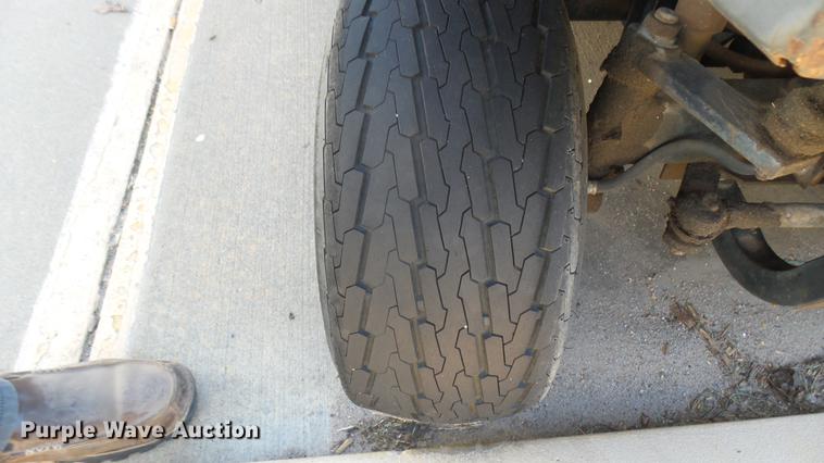 image for item DV9010 1988 Cushman utility vehicle