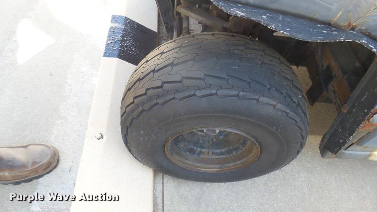 image for item DV9010 1988 Cushman utility vehicle