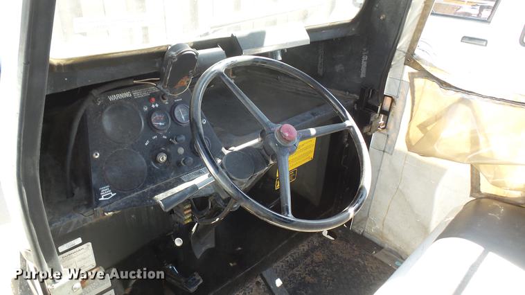 image for item DV9015 1989 Cushman utility vehicle