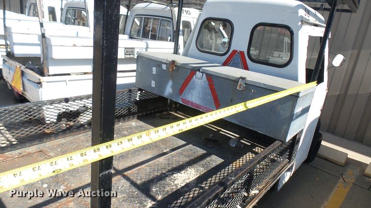 image for item DV9015 1989 Cushman utility vehicle