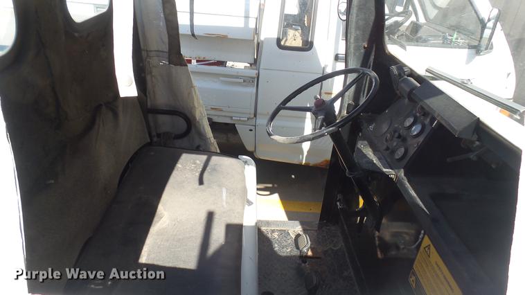 image for item DV9015 1989 Cushman utility vehicle