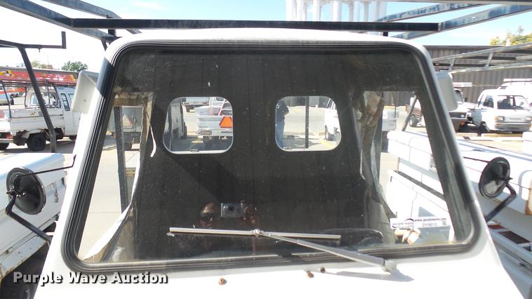 image for item DV9015 1989 Cushman utility vehicle