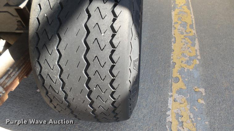 image for item DV9015 1989 Cushman utility vehicle