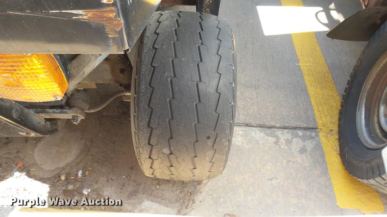 image for item DV9015 1989 Cushman utility vehicle