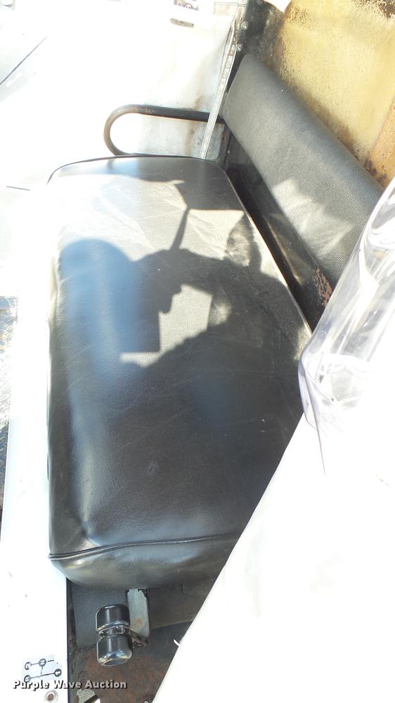 image for item DV9016 1989 Cushman utility vehicle