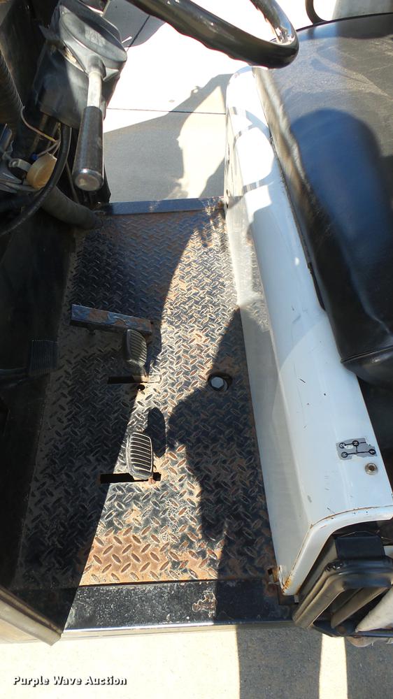 image for item DV9016 1989 Cushman utility vehicle