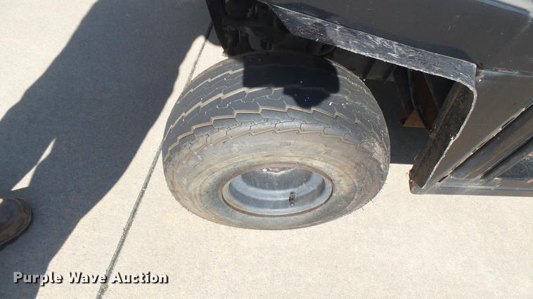 image for item DV9016 1989 Cushman utility vehicle