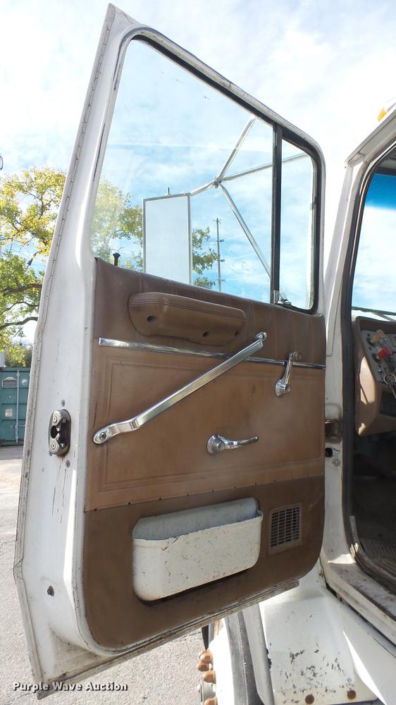 image for item DV9030 1993 Ford LTA9000 Aero Max 106 semi truck