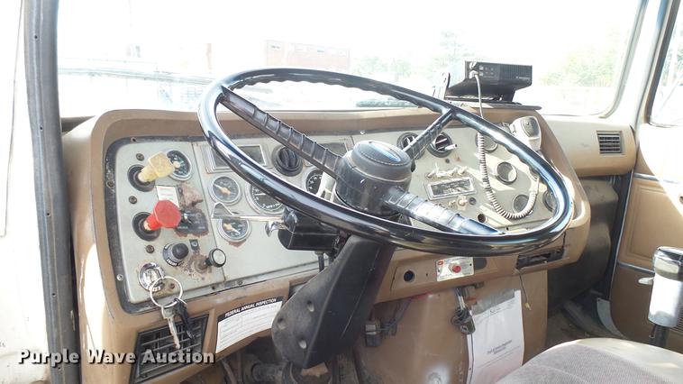 image for item DV9030 1993 Ford LTA9000 Aero Max 106 semi truck