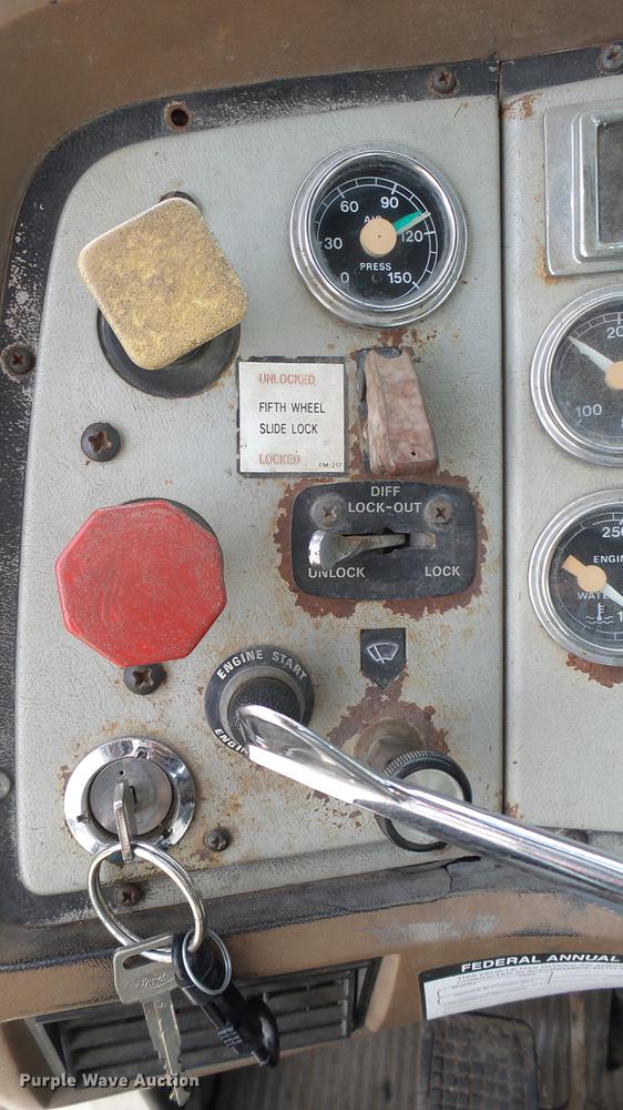 image for item DV9030 1993 Ford LTA9000 Aero Max 106 semi truck