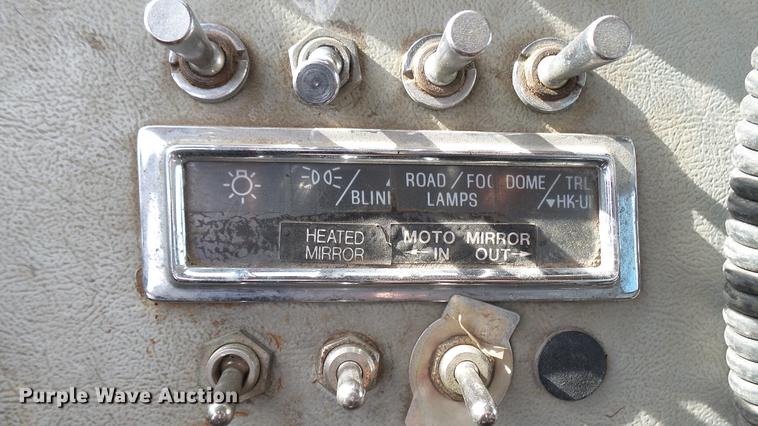 image for item DV9030 1993 Ford LTA9000 Aero Max 106 semi truck