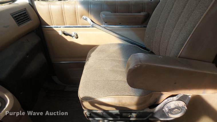 image for item DV9030 1993 Ford LTA9000 Aero Max 106 semi truck