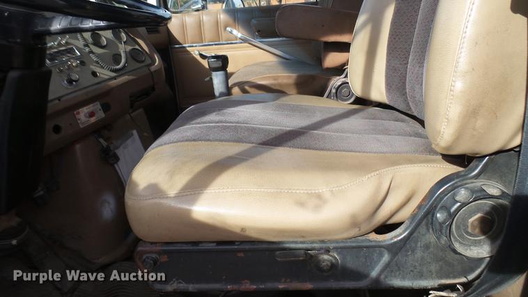 image for item DV9030 1993 Ford LTA9000 Aero Max 106 semi truck