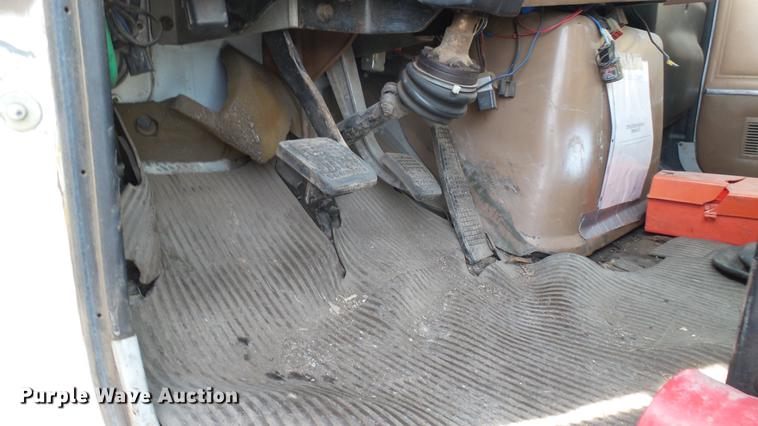 image for item DV9030 1993 Ford LTA9000 Aero Max 106 semi truck