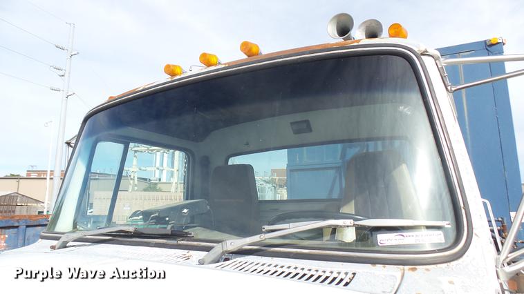 image for item DV9030 1993 Ford LTA9000 Aero Max 106 semi truck