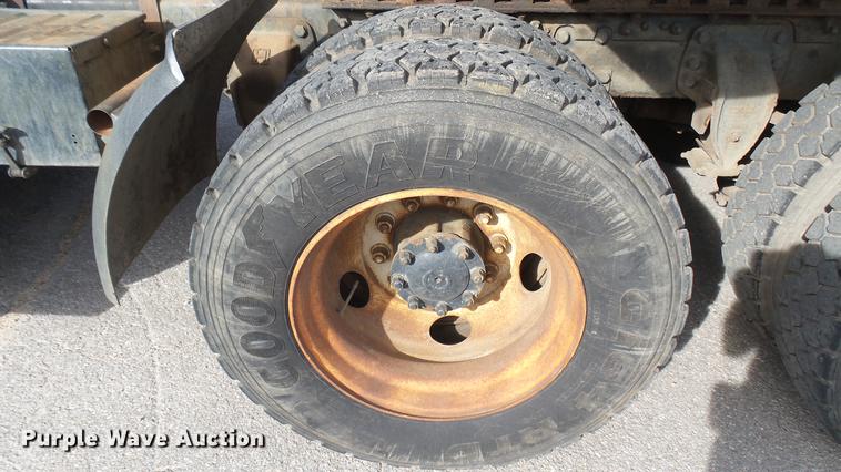 image for item DV9030 1993 Ford LTA9000 Aero Max 106 semi truck