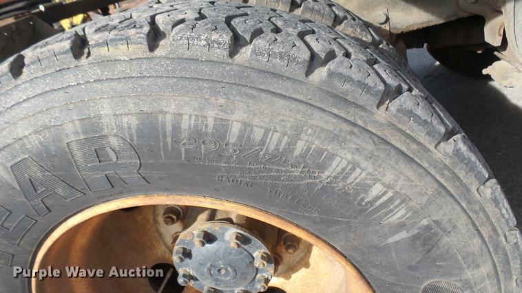 image for item DV9030 1993 Ford LTA9000 Aero Max 106 semi truck