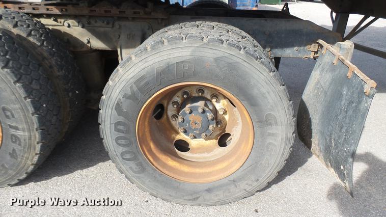 image for item DV9030 1993 Ford LTA9000 Aero Max 106 semi truck