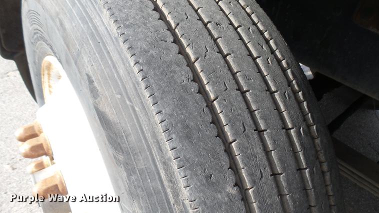 image for item DV9030 1993 Ford LTA9000 Aero Max 106 semi truck