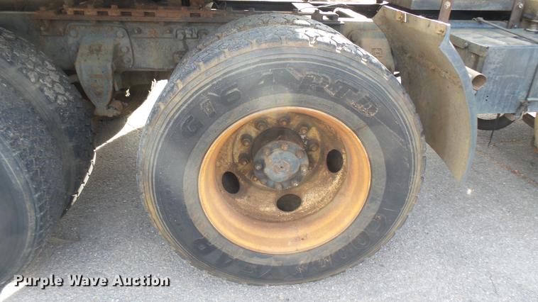 image for item DV9030 1993 Ford LTA9000 Aero Max 106 semi truck