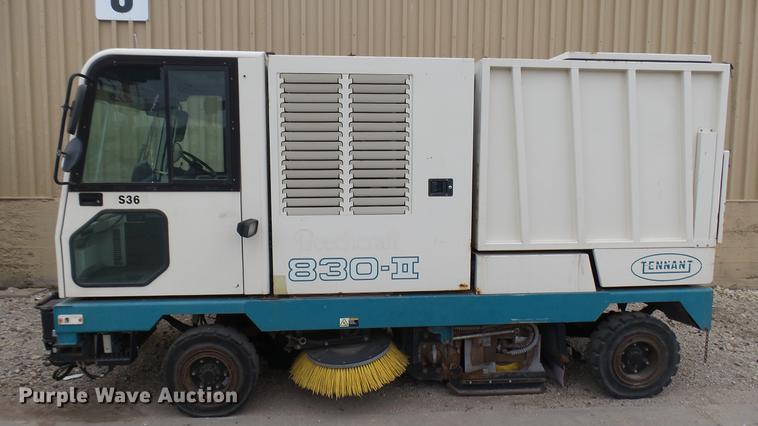 image for item DV9239 Tennant 830-II street sweeper
