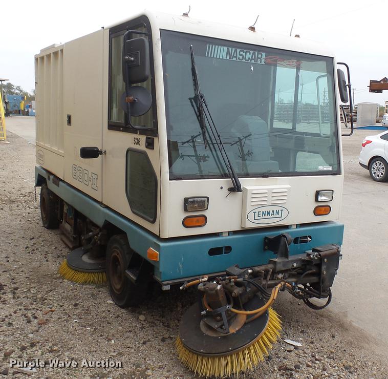 image for item DV9239 Tennant 830-II street sweeper