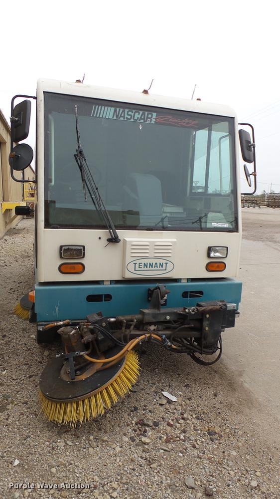 image for item DV9239 Tennant 830-II street sweeper