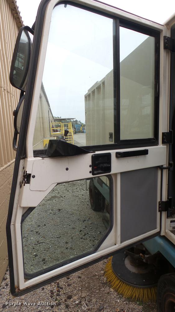 image for item DV9239 Tennant 830-II street sweeper