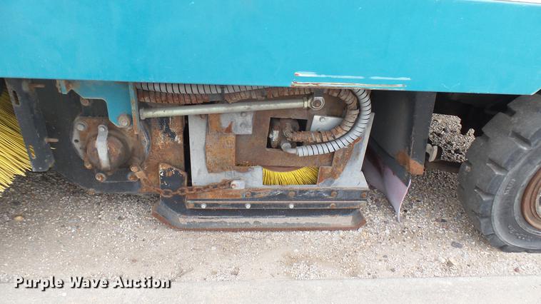 image for item DV9239 Tennant 830-II street sweeper