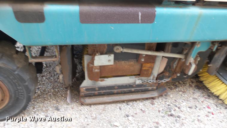 image for item DV9239 Tennant 830-II street sweeper