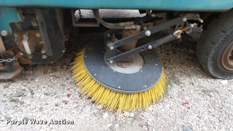 image for item DV9239 Tennant 830-II street sweeper