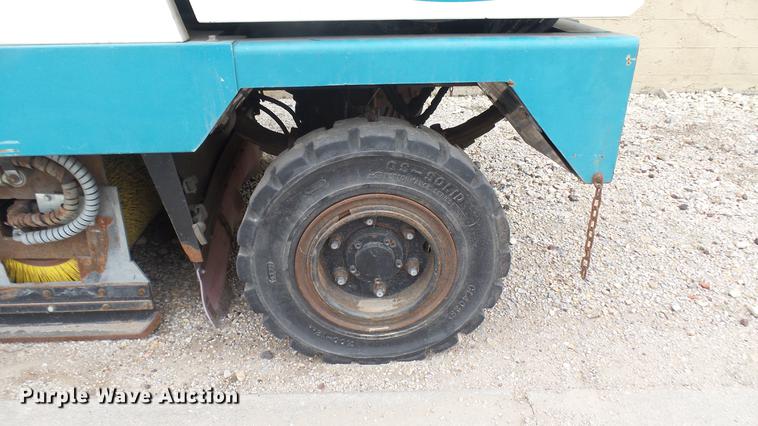 image for item DV9239 Tennant 830-II street sweeper