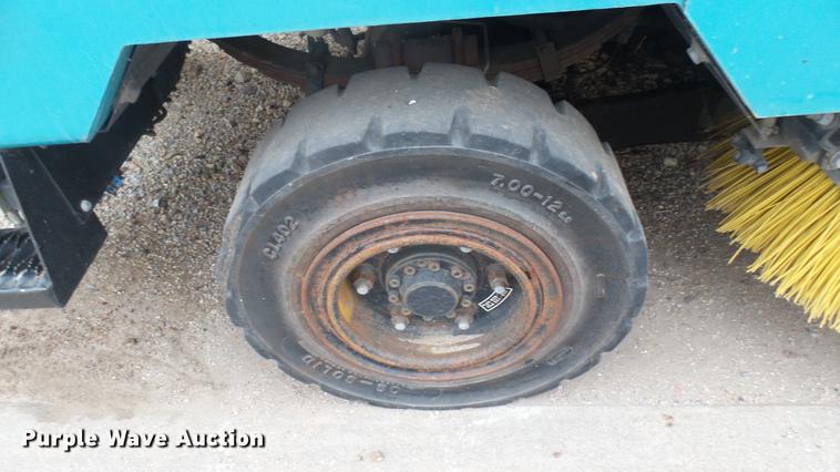 image for item DV9239 Tennant 830-II street sweeper