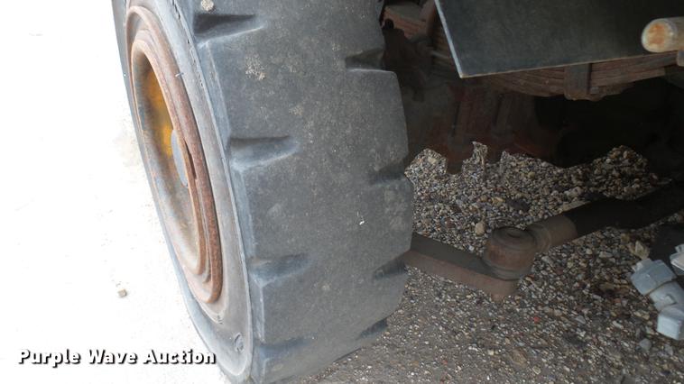 image for item DV9239 Tennant 830-II street sweeper