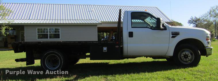 image for item DW9250 2009 Ford F350 Super Duty flatbed pickup truck