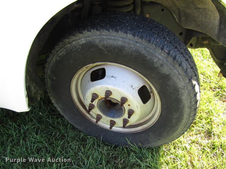 image for item DW9250 2009 Ford F350 Super Duty flatbed pickup truck