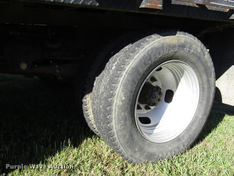 image for item DW9250 2009 Ford F350 Super Duty flatbed pickup truck