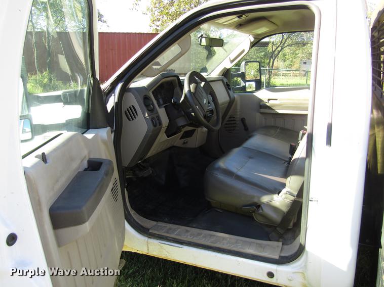 image for item DW9250 2009 Ford F350 Super Duty flatbed pickup truck