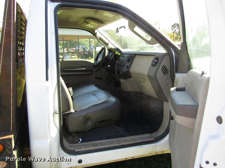 image for item DW9250 2009 Ford F350 Super Duty flatbed pickup truck