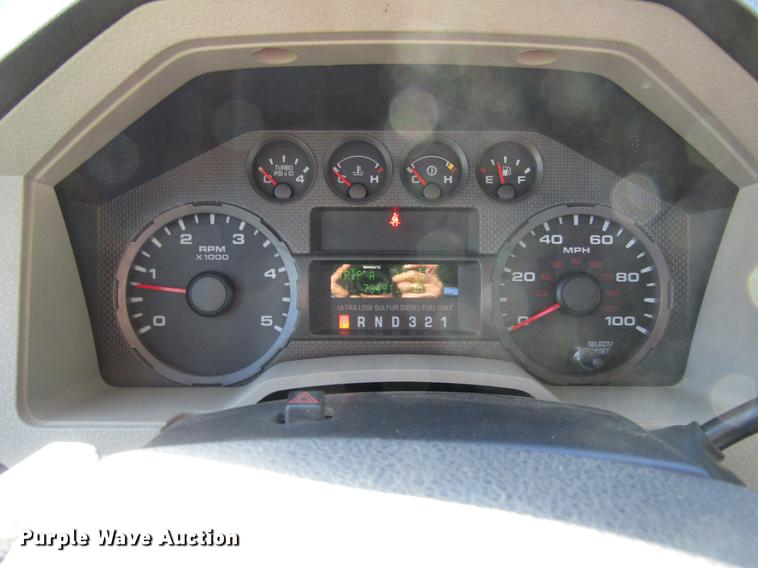 image for item DW9250 2009 Ford F350 Super Duty flatbed pickup truck