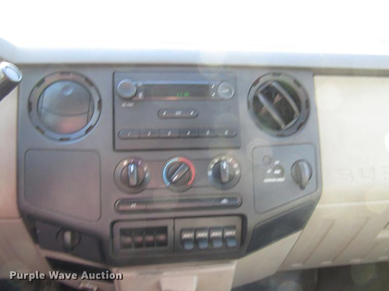 image for item DW9250 2009 Ford F350 Super Duty flatbed pickup truck