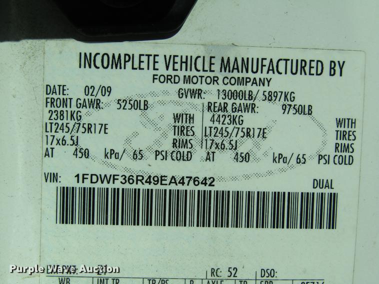 image for item DW9250 2009 Ford F350 Super Duty flatbed pickup truck