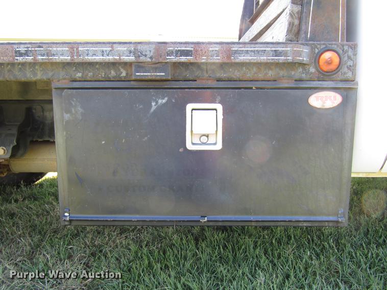 image for item DW9250 2009 Ford F350 Super Duty flatbed pickup truck