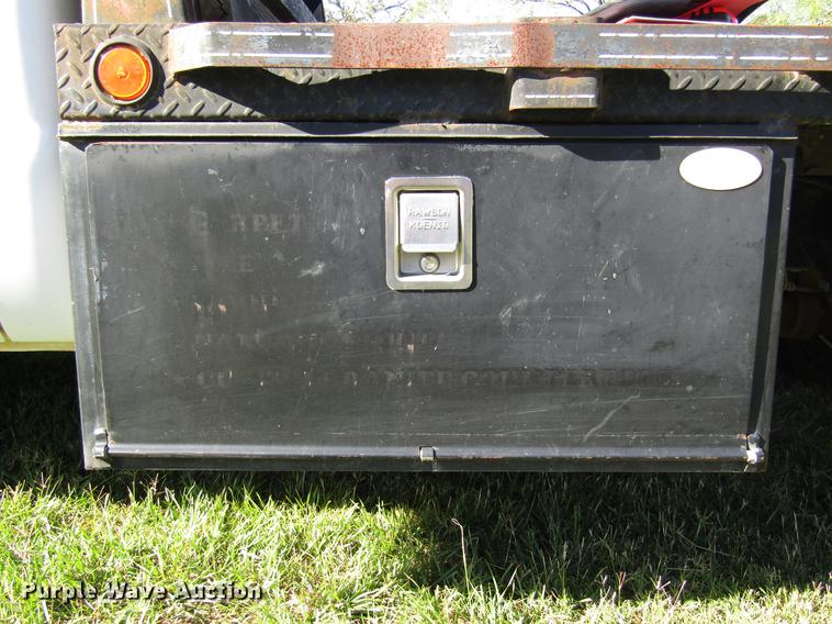 image for item DW9250 2009 Ford F350 Super Duty flatbed pickup truck